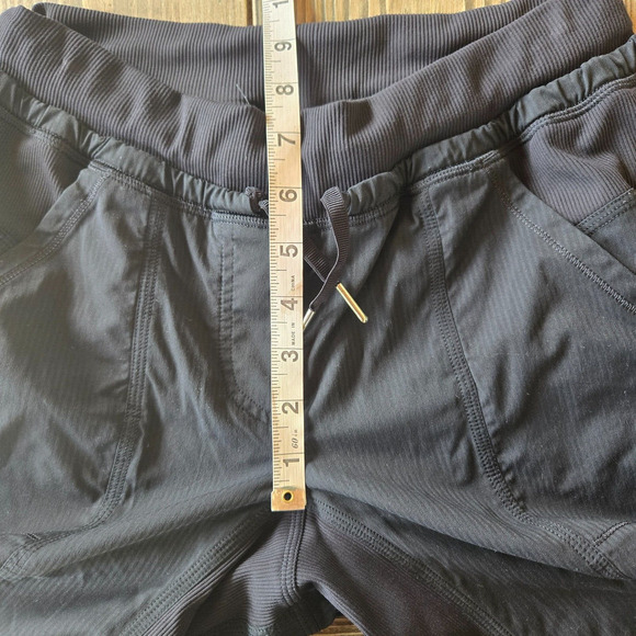 Lululemon Womens Dance Studio Capri Crop Pants 4 Black Mid Rise Active Yoga Gym - Picture 8 of 9